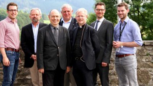 Quelle: LokalPlus (v.l.) Florian Müller, Dr. Reinhard Hunold, Dr. Nikolaus Schneider, Karl-Josef Laumann, Prof. Dr. Peter Schallenberg, Torsten Benzin und Florian Braun.