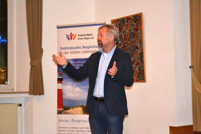Vereinsvorsitzender Dr. Reinhard Hunold begrüßte die Besucher und dankte Dr. Reckinger für den informativen Vortrag.